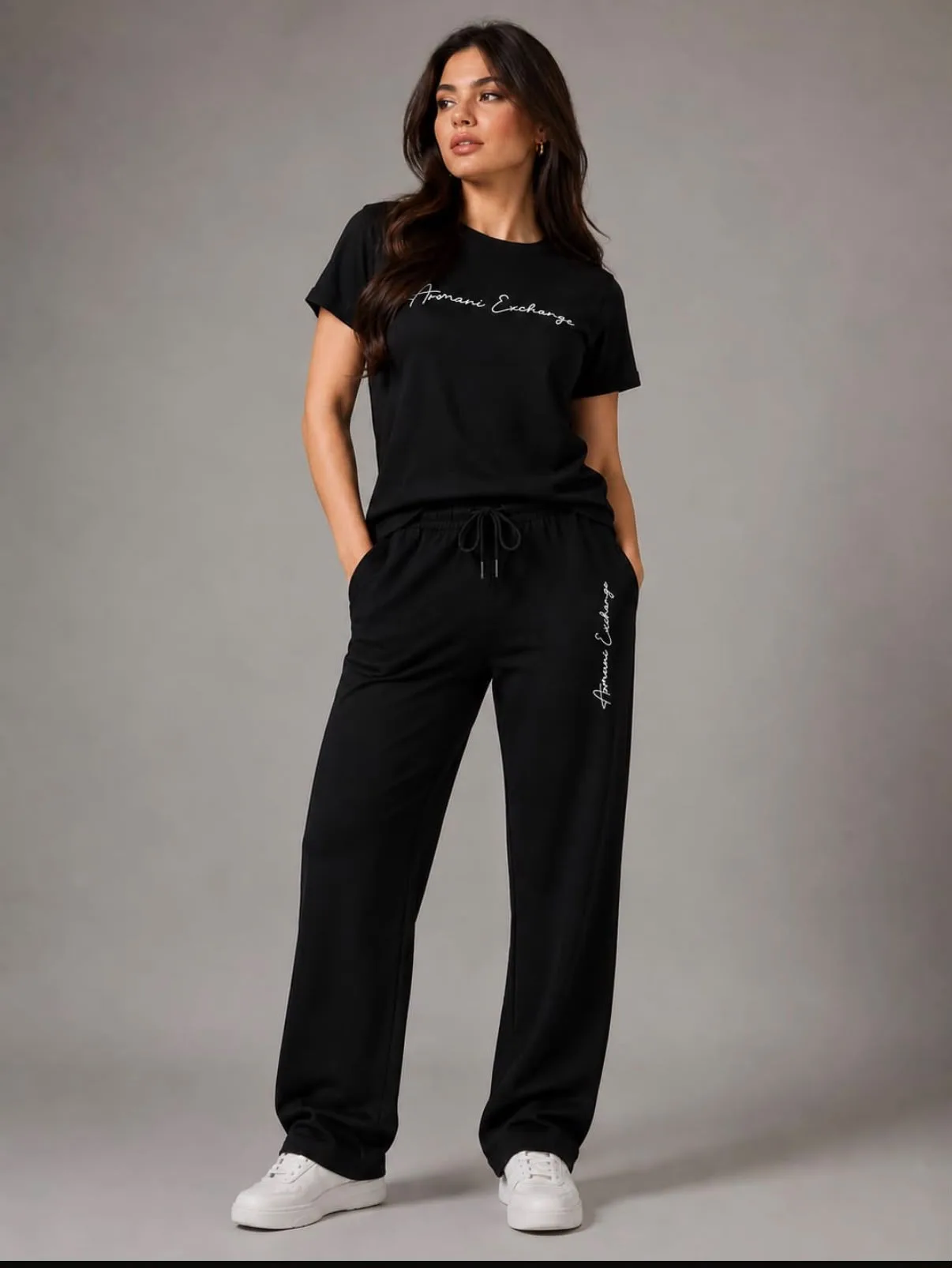 Stock 30 capi donna Armani Exchange A|X – T-shirt e pantaloni